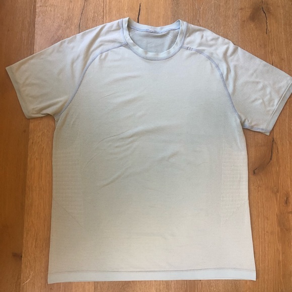 Lululemon men’s vent tee size L price firm! - Picture 2 of 4